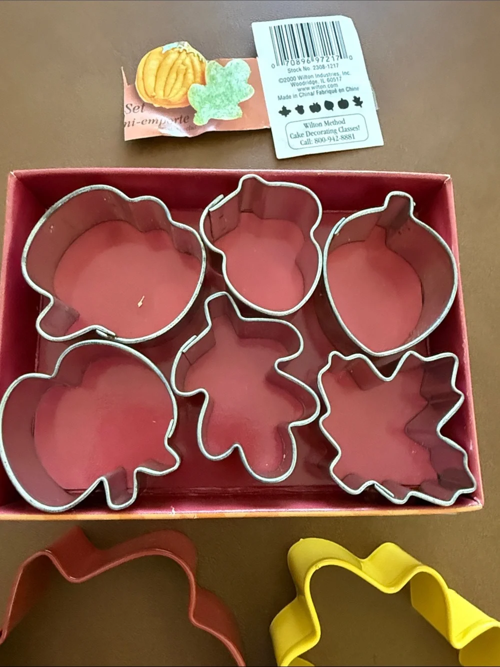 Autumn Leaf Cutters: 2 large leaves, 2 acorns, 2 sets of 6 each minis